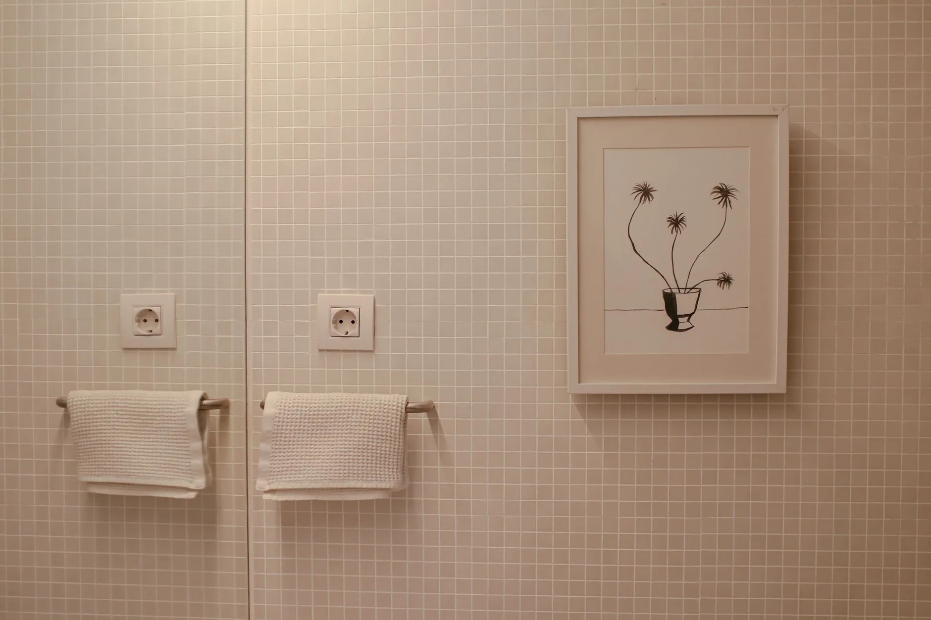 Baño renovado con vanitorio moderno